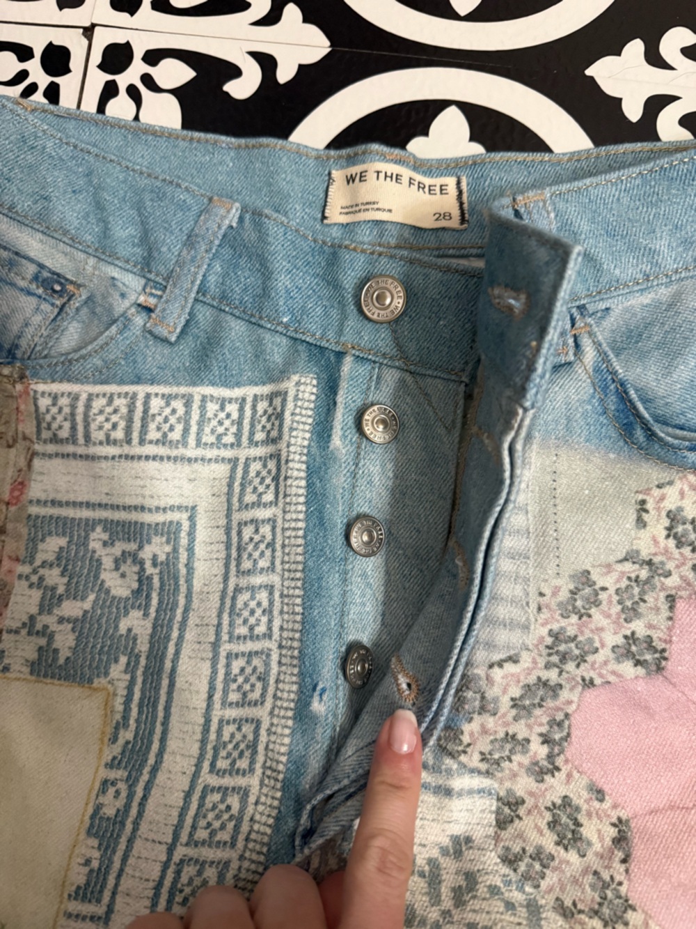Free People We The Free Illusions Patchwork
Printed Jeans - Picture 12 of 14